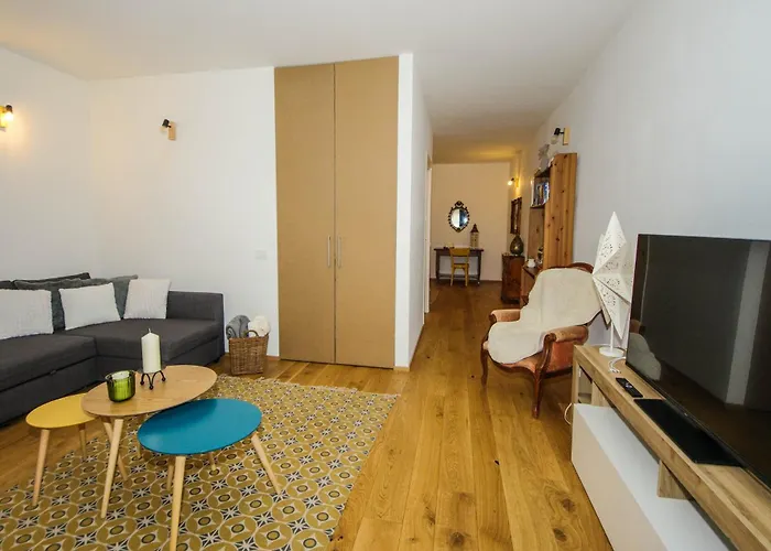 아파트 Casa Noa, Con Giardino Privato Gemonio