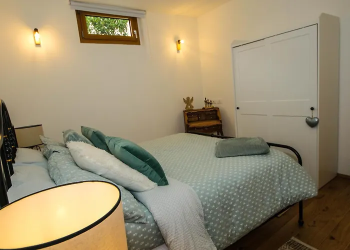 아파트 Casa Noa, Con Giardino Privato Gemonio