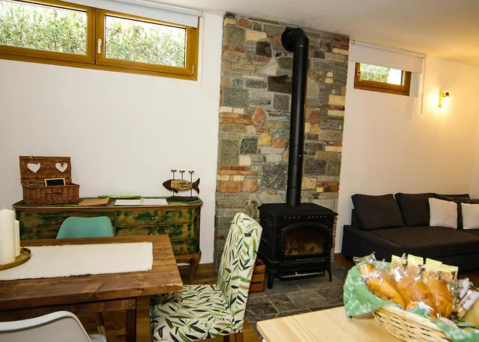 아파트 Casa Noa, Con Giardino Privato Gemonio